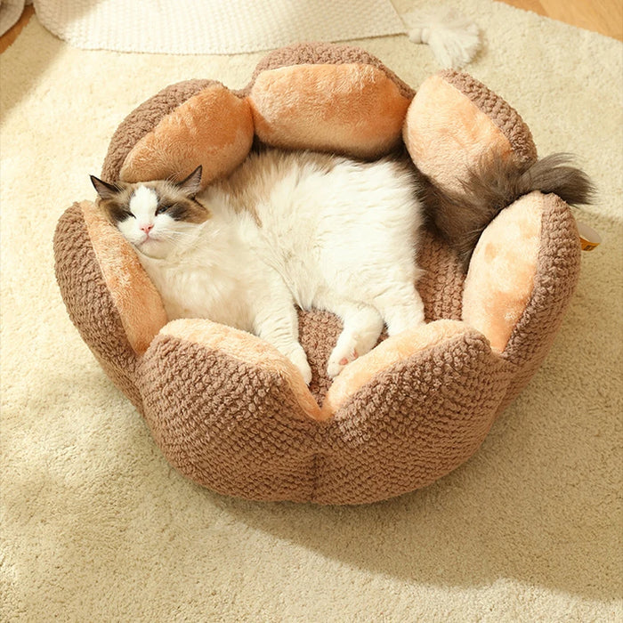 Cactus Petal Cat Bed – Soft & Cozy Winter Nest for Small Dogs & Cats