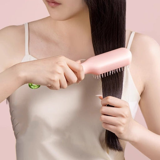 Retractable Massage Hair Comb - Tangle - Free & Soothing Care - Gear Elevation